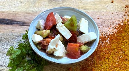 Salade de haricots verts, tomates, et feta (persil, échalote et vinaigrette)